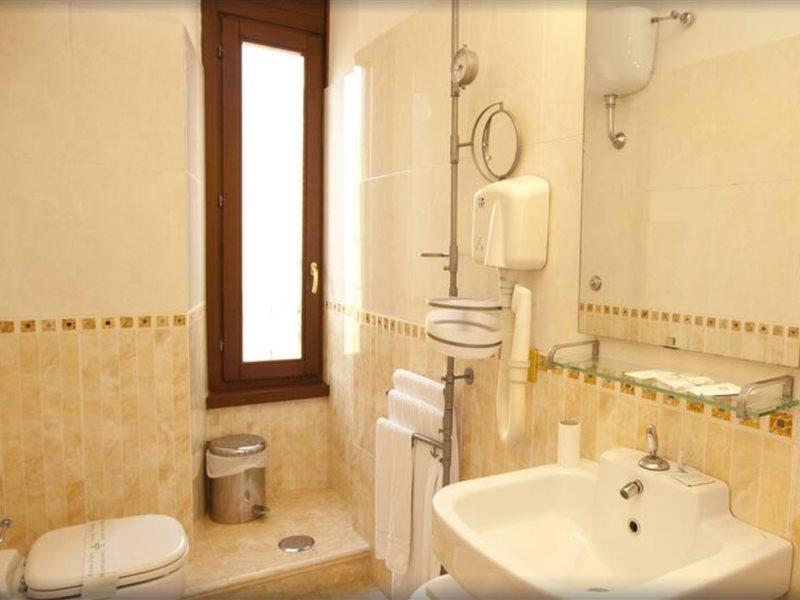 Le Suite Di Via Ottaviano - Suite In Rome B&B Экстерьер фото