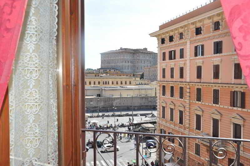 Le Suite Di Via Ottaviano - Suite In Rome B&B Экстерьер фото