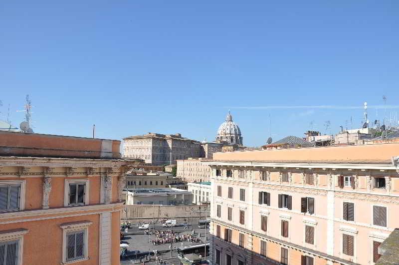 Le Suite Di Via Ottaviano - Suite In Rome B&B Экстерьер фото