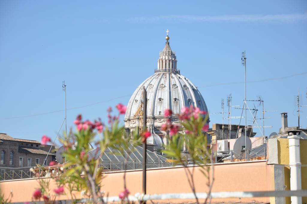 Le Suite Di Via Ottaviano - Suite In Rome B&B Экстерьер фото