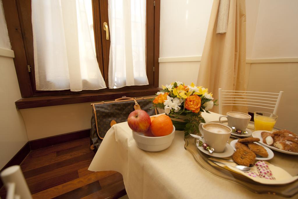 Le Suite Di Via Ottaviano - Suite In Rome B&B Экстерьер фото