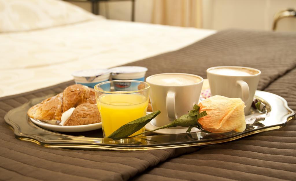 Le Suite Di Via Ottaviano - Suite In Rome B&B Экстерьер фото