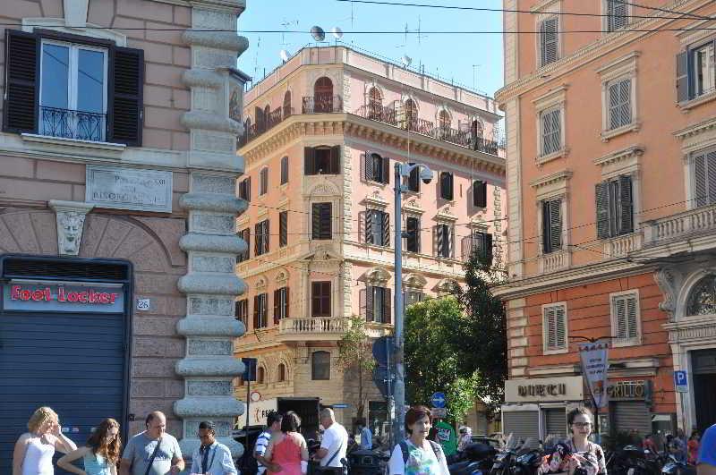 Le Suite Di Via Ottaviano - Suite In Rome B&B Экстерьер фото