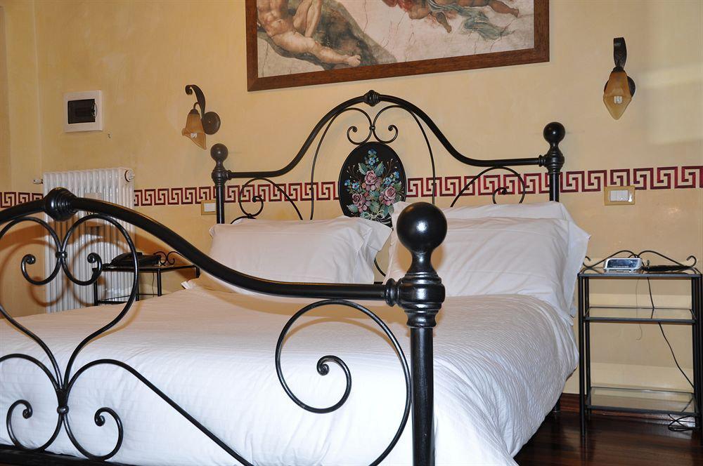 Le Suite Di Via Ottaviano - Suite In Rome B&B Экстерьер фото